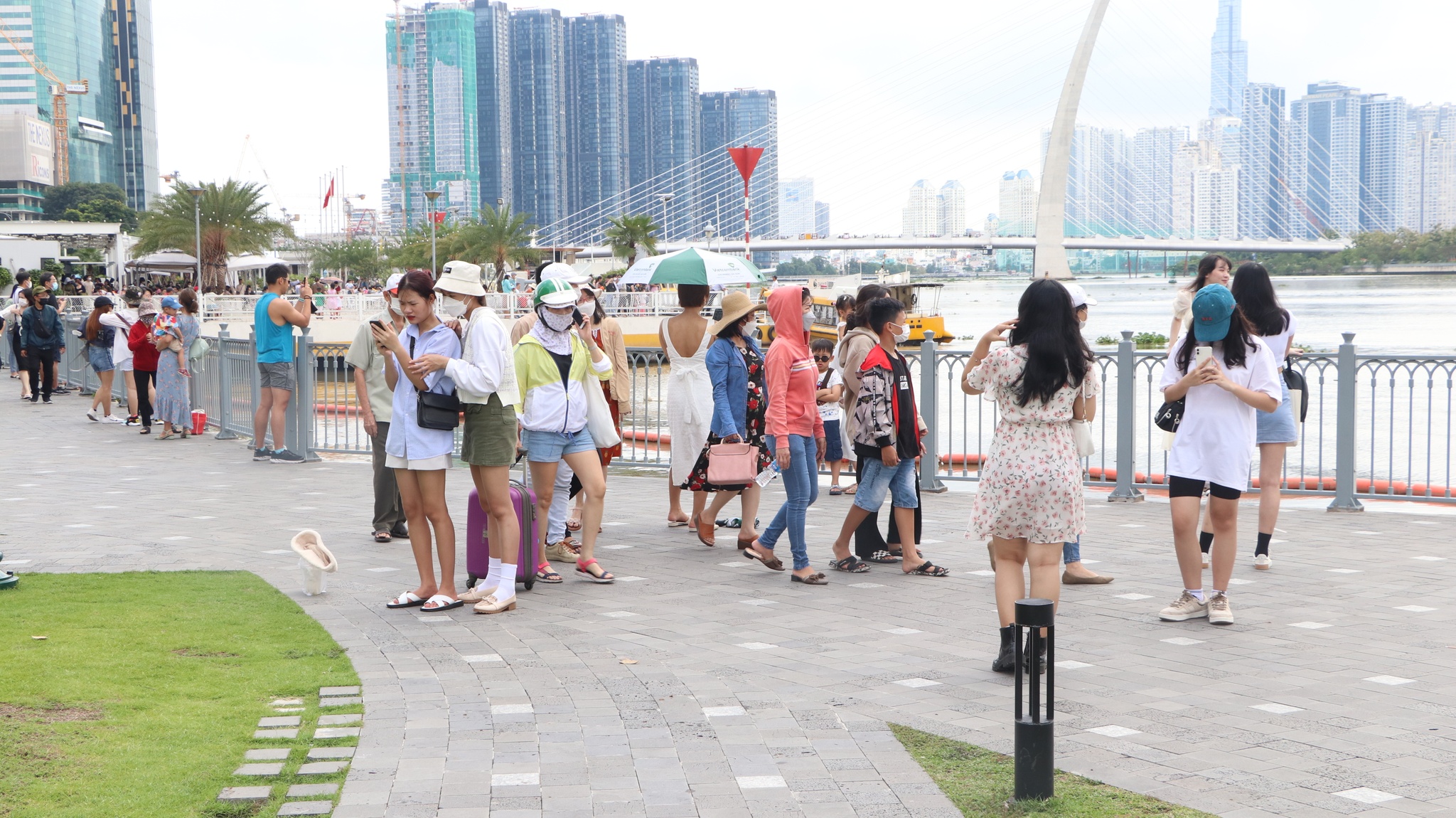 Tết Dương lịch 2023: Đi xem bắn pháo hoa ở đâu đẹp nhất ? - ảnh 2