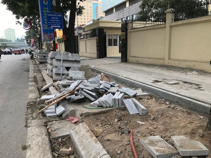 Hà Nội không nhất thiết phải 'đồng phục' vỉa hè các tuyến phố bằng đá tự nhiên
